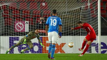 David Ospina, arquero del Napoli fue elogiado por la prensa italiana luego de su presentaci&oacute;n con el AZ Alkmaar en la fecha 5 de la Europa League