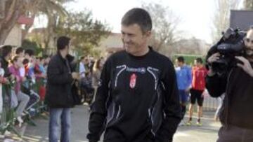 Lucas Alcaraz en su primer entrenamiento con el Granada CF.