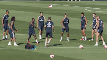 Así recibieron a Modric en el entrenamiento tras el The Best