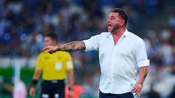 Antonio Moahmed head coach of Toluca during the Quarter-Final first leg match between Monterrey and Toluca as part of the Liga BBVA MX, Torneo Clausura 2025 at BBVA Bancomer Stadium on May 07, 2025 in Monterrey, Nuevo Leon, Mexico.