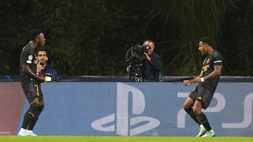 Braga (Portugal), 24/10/2023.- Real Madrid player Rodrygo celebrates scoring the 0-1 goal with his teammate Vinicius Jr (L) during the UEFA Champions League group C soccer match between SC Braga and Real Madrid, in Braga, Portugal, 24 October 2023. (Liga de Campeones) EFE/EPA/HUGO DELGADO
