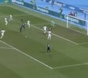 Que alguien lo lleve a una liga grande ya: caño de lujo en el área de Dani Olmo y golazo