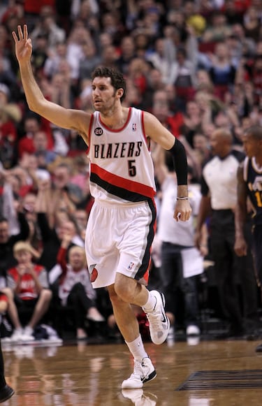 Carne de NBA por sus espectaculares mates, se marchó a vivir la aventura estadounidense en 2008. En los Blazers coincidió con Sergio Rodríguez y cuajó buenas actuaciones hasta que Nate McMillan quiso que adoptara un perfil más tirador y menos penetrador. El 16 de abril de 2009 logró ser el rookie que más triples anotaba en una temporada en la NBA al conseguir 159, anotando por lo menos un triple en 72 de 78 partidos, perdiéndose 4 de ellos por lesión, un récord posteriormente batido. También fue el primer europeo en participar en el Concurso de Mates, en 2009, y contó con la participación de Pau Gasol en uno de ellos. Volvió en el lockout a España para jugar en el Madrid, pero regresó a la NBA para disputar la temporada reducida en los Nuggets. Tras la 2011-12, volvió a firmar por el Real Madrid, club al que pertenece desde entonces y en el que coincidió, como en Portland, con Sergio Rodríguez.