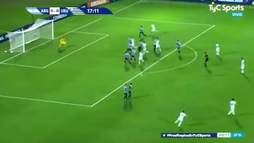 El centrocampista sorprendi&oacute; al arquero Arruabarrena para iniciar el cuadrangular de la mejor manera. Una joya de jugador que lidera a la Sub-23.