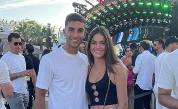 La hija de Luis Enrique mantiene una relación con uno de los futbolistas convocados, con Ferran Torres. La pareja lleva más de un año saliendo y, aunque comenzaron con mucho hermetismo, ya muestran en las redes sociales sus viajes, sus fiestas, sus sorpresas y su amor.