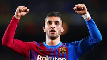 Ferran Torres celebra un gol con el Barcelona el pasado curso.