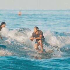 Una petición de matrimonio muy original: surfeando la misma ola
