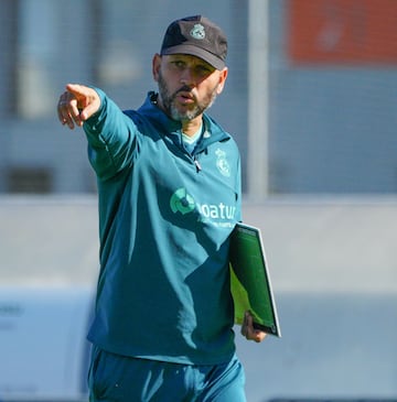 José Alberto ha sido el gran cambio en el plano deportivo, cogiendo un equipo en descenso y llevándolo a ser uno de los gallos de Segunda.