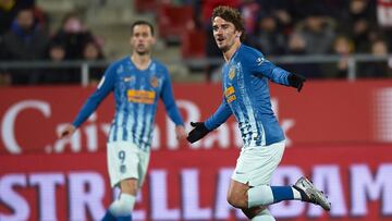 Griezmann y Kalinic celebran el gol al Girona.