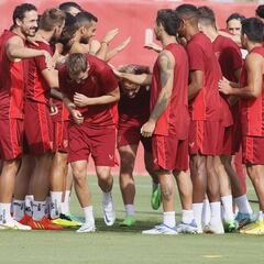 Monchi da por cerrada la plantilla