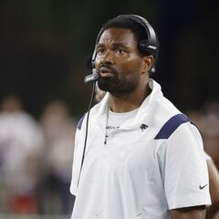Jerod Mayo retiró el ‘Do Your Job’ a su llegada; hoy le cobra factura