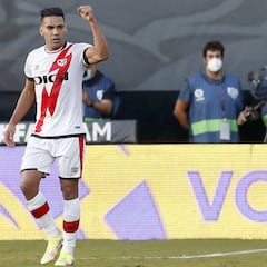 Falcao recibe premio a mejor jugador de octubre en Rayo