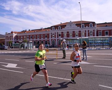 La prueba organizada por AD Mapoma ha reunido en el día de hoy a 7.000 corredores que han disfrutado de un espectacular recorrido entre la calle Bravo Murillo y el Puente del Rey (Madrid Río).