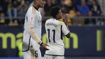 Real Madrid's English midfielder #5 Jude Bellingham and Real Madrid's Brazilian forward #11 Rodrygo react to missing a chance to score during the Spanish league football match between Cadiz CF and Real Madrid CF at the Nuevo Mirandilla stadium in Cadiz on November 26, 2023. (Photo by CRISTINA QUICLER / AFP)