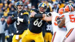 PITTSBURGH, PA - JANUARY 01: Landry Jones #3 of the Pittsburgh Steelers drops back to pass in the second half during the game against the Cleveland Browns at Heinz Field on January 1, 2017 in Pittsburgh, Pennsylvania.   Justin K. Aller/Getty Images/AFP
 == FOR NEWSPAPERS, INTERNET, TELCOS &amp; TELEVISION USE ONLY ==