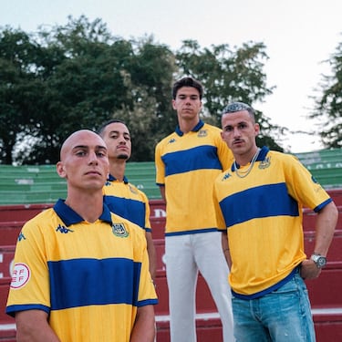 The Athletic, medio deportivo que pertenece a The New York Times (diario estadounidense con sede en la ciudad de Nueva York), ha elegido la camiseta de la primera equipación de la A.D. Alcorcón como la mejor de la temporada. El medio la describió como: "Una belleza, una maravilla, una gloriosa equipación de fútbol".