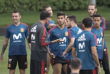 España entrena pensando en el partido contra Marruecos