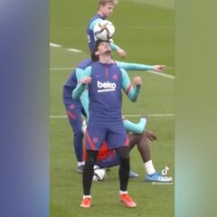 Trincao livens up training with ball balancing party piece