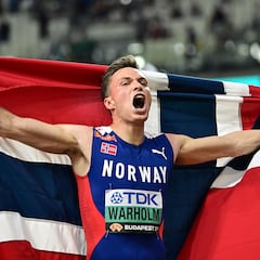 Warholm saca el martillo de Thor