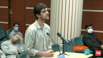 El karateka de Irán Mohammad-Mehdi Karami interviene durante el juicio por su presunta participación en el asesinato de un militar iraní.