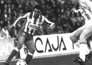 Jugó en el Atlético de Madrid durante la temporada 1987/88 