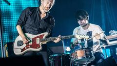 11/10/2012: Thom Yorke y Jonny Greenwood en una actuaci&oacute;n de Radiohead en Par&iacute;s. 
 (Photo by David Wolff - Patrick/WireImage)