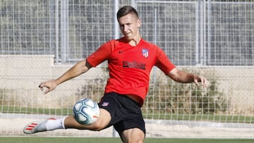 Saponjic durante un entrenamiento con el Atlético.