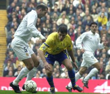 Zidane fue el otro goleador del partido junto a Morientes. Marc¨® el segundo gol a los 33 minutos de juego. Un remate raso y ajustado al palo izquierdo.