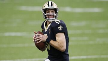El quarterback es el único jugador en alcanzar las 80,000 yardas (80,358 ) aéreas en la historia de la NFL. También se sitúa en el segundo sitio en touchdowns (571).