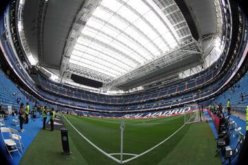 La pelota vuelve a rodar en el feudo blanco tras unas jornadas jugando fuera de casa. Los blancos reciben al Getafe con el nuevo aspecto del Bernabéu como protagonista.