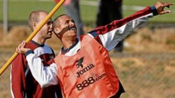 <b>LUIS ES LA GRAN BAZA SEVILLISTA.</b> Luis Fabiano es el máximo goleador del campeonato, empatado con Diego Milito. Lo más sorprendente de su actual momento es el promedio goleador: ha marcado 13 tantos en 13 partidos jugados.