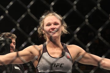 La única pelea femenina del UFC Chile que no terminó en knockout, enfrentó a la venezolana Verónica Macedo con la estadounidense Andrea Lee. La victoria de la norteamericana fue escogida como la mejor de la noche.