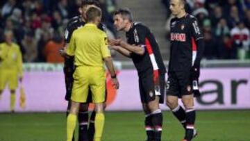 El Saint Etienne frena al Mónaco y pone la liga en bandeja al PSG