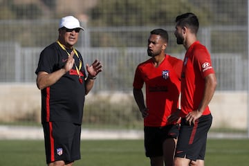 Su voz ronca llenaba los entrenamientos, con motes divertidos para animar a los chicos siempre. 