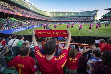 España se entrenó en el estadio Benito Villamarín