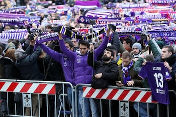 Miles de personas, seguidores y representantes políticos y del mundo del fútbol dieron hoy su último adiós a Astori.