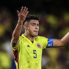 Liverpool y Brighton hacen seguimiento a Kevin Mantilla