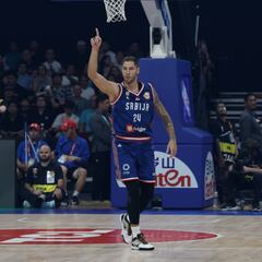 El Valencia negocia con Jovic y ya tiene el pasaporte de Ojeleye