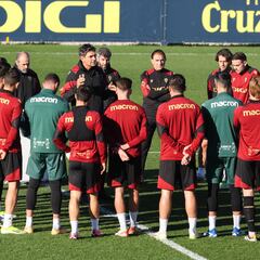 Primer día de Pellegrino al frente del Cádiz