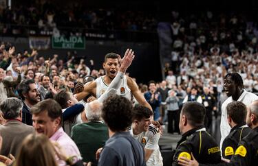 Hezonja desata la locura de los 9.182 espectadores que asisteron al partido en el Movistar Arena.
