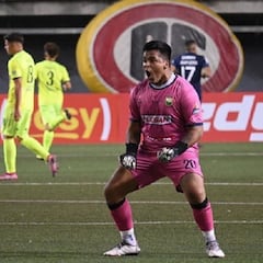 El arquero del momento causa furor en Colo Colo: “Lo aplaudieron”