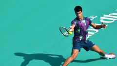 Carlos Alcaraz of Spain returns the ball to Casper Ruud of Norway during the third-place match of the UAE's Mubadala World Tennis Championship, in Abu Dhabi on December 18, 2022. (Photo by Ryan LIM / AFP)