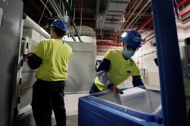 Which states will receive the first doses of the coronavirus vaccine?