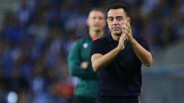 Porto (Portugal), 04/10/2023.- FC Barcelona'Äôs head coach Xavi Hernandez reacts during the UEFA Champions League group H match between FC Porto and FC Barcelona, in Porto, Portugal, 04 October 2023. (Liga de Campeones) EFE/EPA/MANUEL FERNANDO ARAUJO
