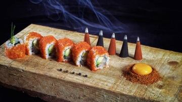 Una de las preparaciones en Kitsuné Sushi Bar