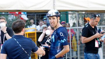 El ciclista español Oier Lazkano, antes de una etapa en el Giro de Italia 2022.