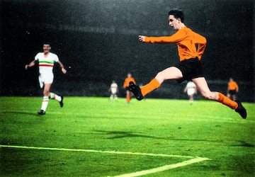 El 7 septiembre de 1966, Johan debut¨® como jugador de la selecci¨®n holandesa en un partido frente a la selecci¨®n de Hungr¨ªa, marcando el empate a 2 (resultado final) en el ¨²ltimo minuto del partido.