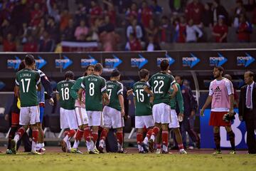 En su último partido en las eliminatorias de la Copa del Mundo rumbo a Brasil 2014, México sabía que una derrota en Costa Rica lo pondría en riesgo de quedarse fuera de la justa mundialista. La fecha fue el 16 de octubre de 2013. A pesar de ello, los goles de Álvaro Saborío y Bryan Ruíz dieron la victoria 2-1 a los ticos en el Estadio Nacional. México estaba eliminado, hasta que milagrosamente aparecieron Estados Unidos y Graham Zusi para remontar ante Panamá y darle el boleto al Tri.