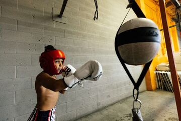 Ryan Martinez es un luchador amateur de tan solo diez años que busca obtener su segundo cinturón en la categoría de peso de 65 libras en una próxima pelea. Las fotografías  son un posado para “Chapito's Boxing Gym.