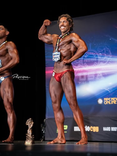 El hijo del icónico actor se llevó tres medallas de oro en la competencia NPC Natural Colorado State.